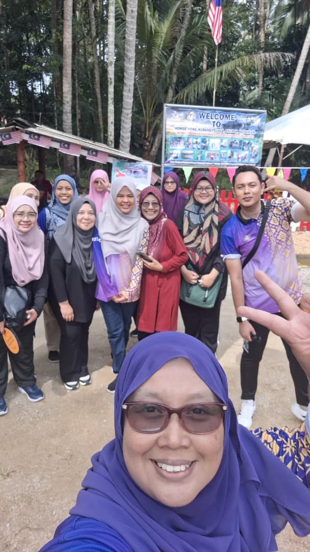 TRANSFORMASI DIGITAL DALAM PENGURUSAN HOMESTAY: IMPLIKASI TERHADAP DAYA SAING PELANCONGAN KOMUNITI DI KELANTAN