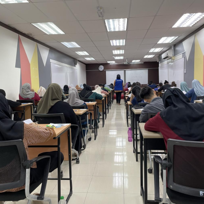 SKETSA MAHASISWA MENJELANG MUSIM PEPERIKSAAN