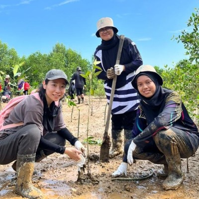 PLANTING MANGROVE SAPLINGS IN DELTA TUMPAT –  INCULCATING A DEEPER SENSE OF THE NATURAL ENVIRONMENT